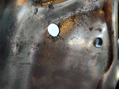 Hub shock mount holes Hub shock mount holes